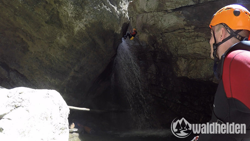 Canyoning Starzlachklamm Abseilen Wasserfall