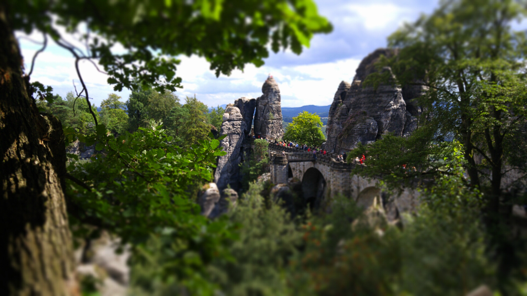 Blick auf die Basteibrücke in der Sächsischen Schweiz