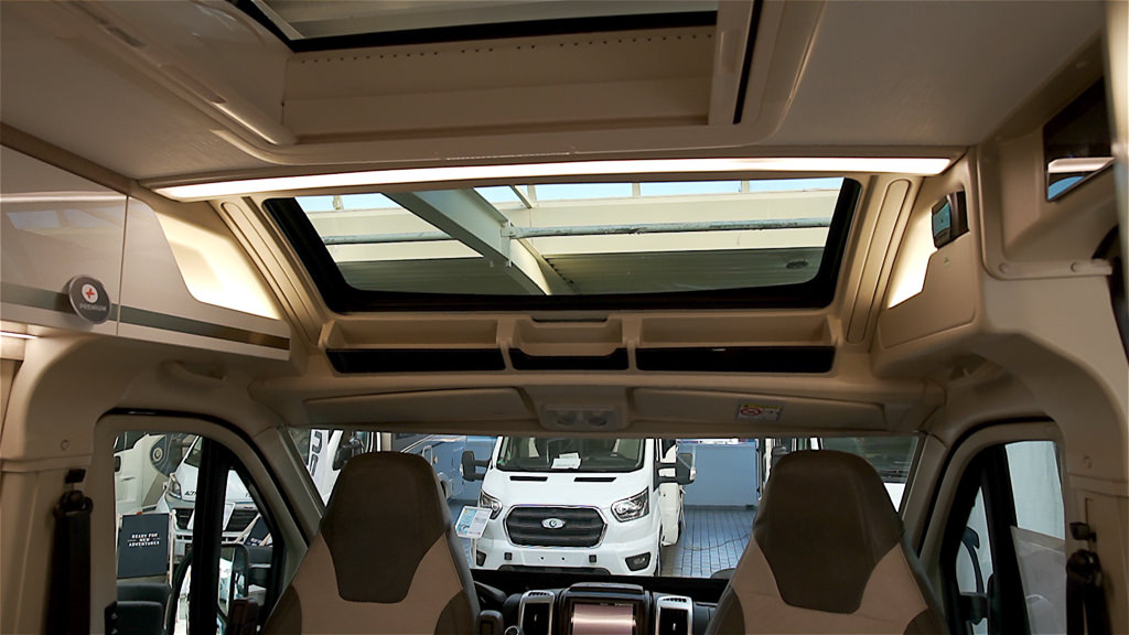 Kastenwagen oder Wohnmobil Skyroof