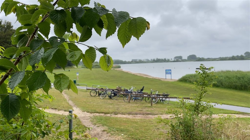 Das Meer, das eigentlich ein Baggerloch ist... Oosterduinse Meer in Noordwijkerhout.